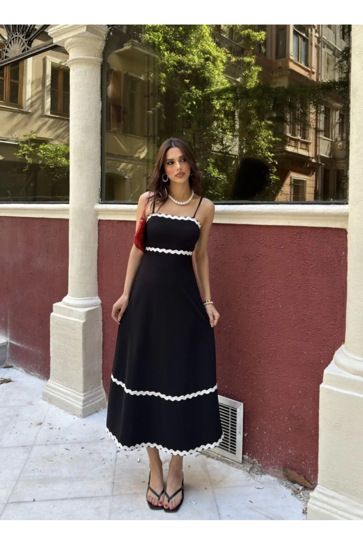 Askılı Uzun Şerit Detaylı Şık ve Rahat Elbise - Siyah
