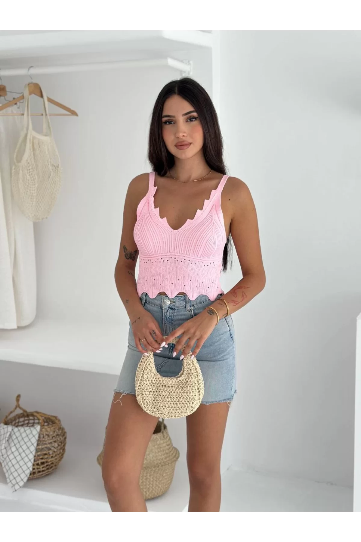 V Yaka Askılı Arkası Açık Triko Crop - Toz Pembe