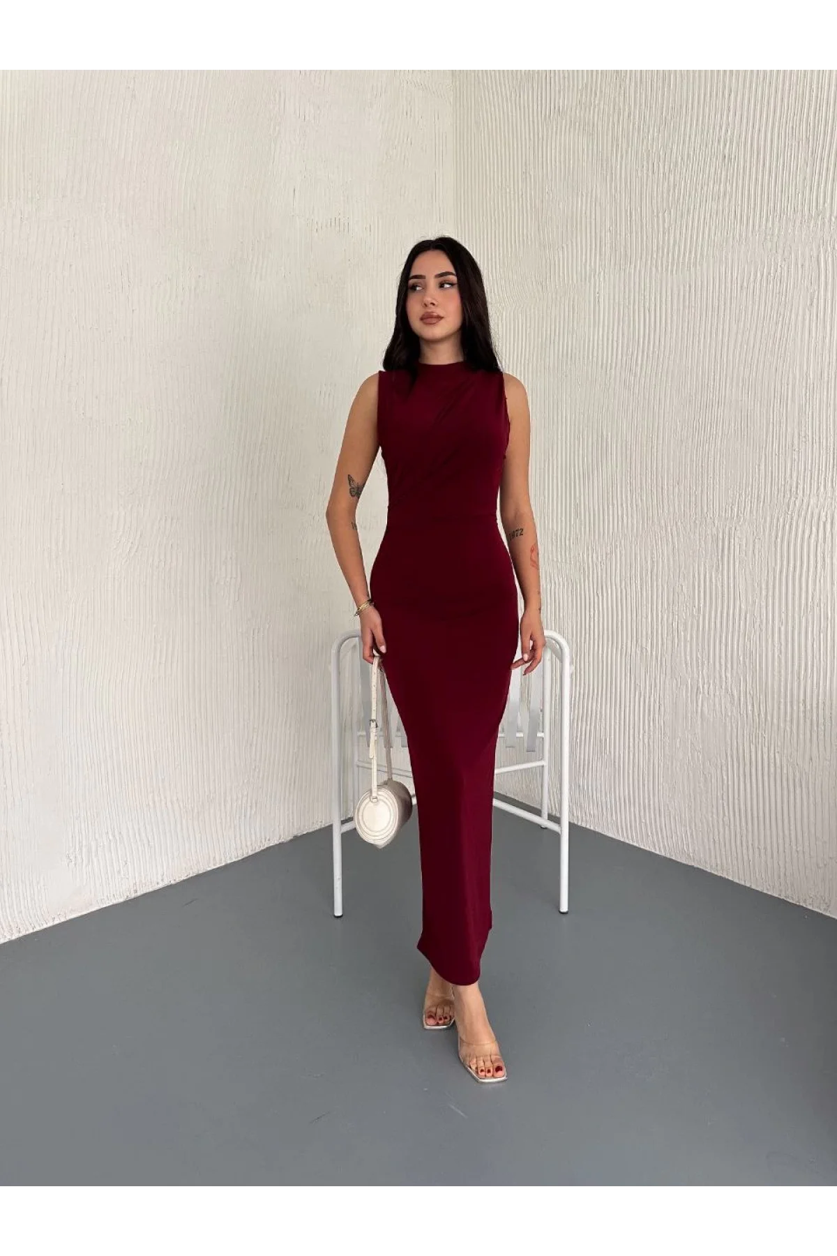 Yandan Buzgulu Kolsuz Yırtmaçlı Uzun Elbise - Bordo